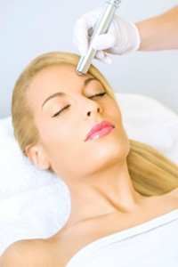 How Microdermabrasion Helps With Common Signs of Aging