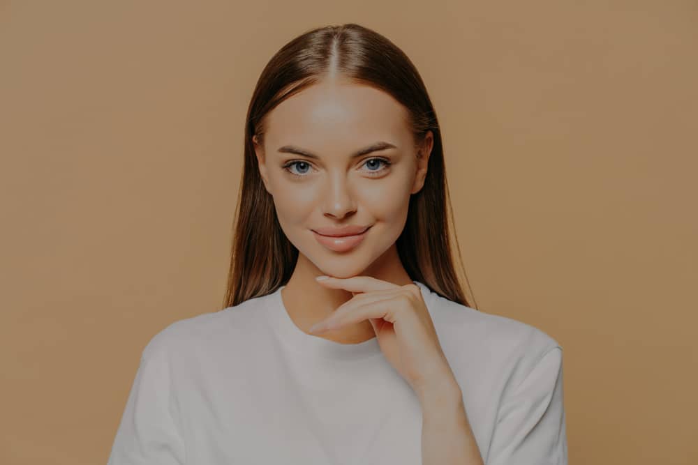 Having a beautiful jawline makes you look more attractive and fit. More importantly, though, no matter what age you are, a defined jawline helps create a more youthful overall appearance.