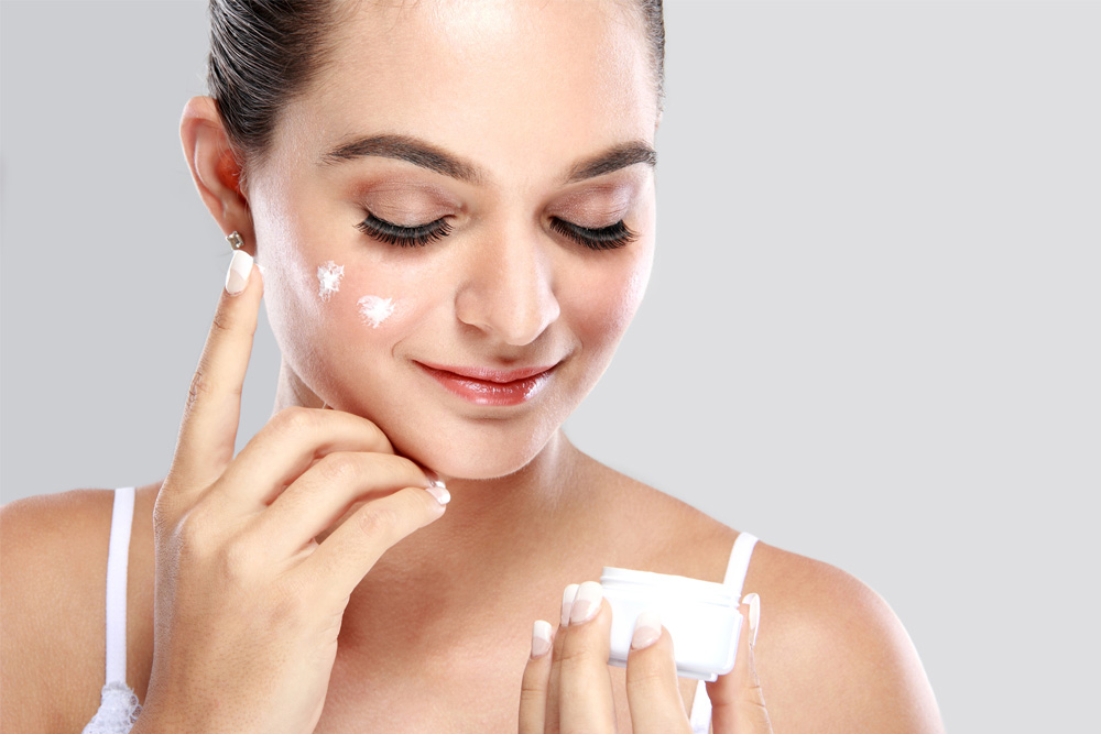 A gentle skincare routine and a soothing moisturizer can provide relief and enhance the skin's natural barrier