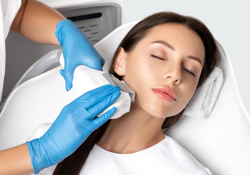 Dr. Paul Vitenas, a leading plastic surgeon, expertly compares Fraxel and IPL treatments for personalized skin rejuvenation at Mirror Mirror Beauty Boutique.